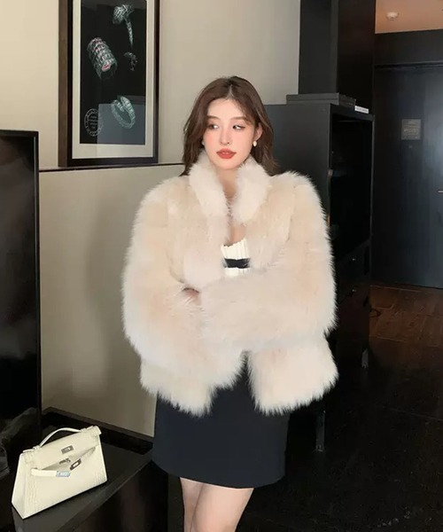 VIBGYOR(ヴィブジョー)の「【EIZZ/アイズ】ボリューム フェイクファー クロップ ジップ コート(その他アウター・レディース・ホワイト/ブラック・FREE)」の13枚目の写真