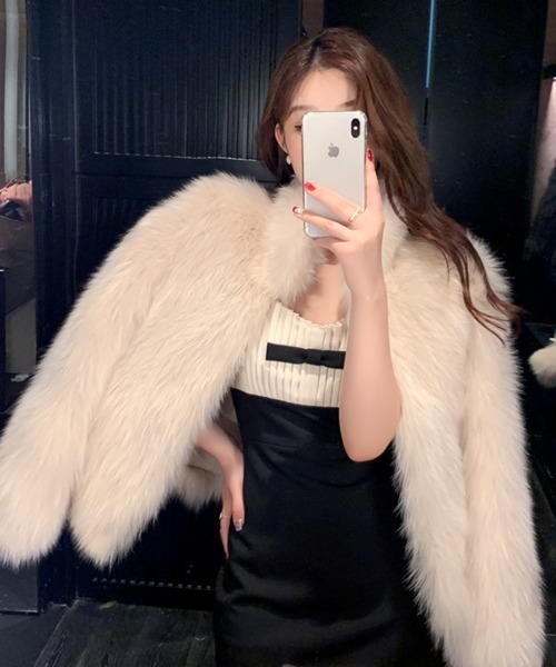 VIBGYOR(ヴィブジョー)の「【EIZZ/アイズ】ボリューム フェイクファー クロップ ジップ コート(その他アウター・レディース・ホワイト/ブラック・FREE)」の17枚目の写真