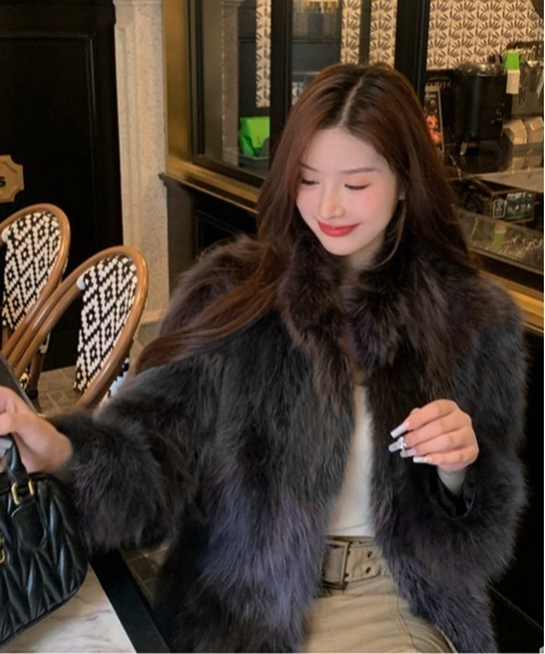 VIBGYOR(ヴィブジョー)の「【EIZZ/アイズ】ボリューム フェイクファー クロップ ジップ コート(その他アウター・レディース・ホワイト/ブラック・FREE)」の20枚目の写真