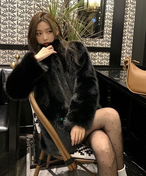 VIBGYOR(ヴィブジョー)の「【EIZZ/アイズ】ボリューム フェイクファー クロップ ジップ コート(その他アウター・レディース・ホワイト/ブラック・FREE)」の22枚目の写真