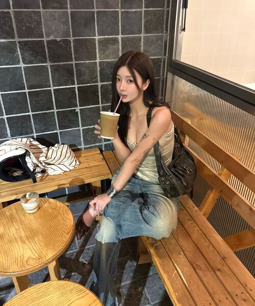 ROSEFRANTZ（ロゼフランツ）の「Satin Slim Sleeveless [Beige]（Tシャツ/カットソー・レディース・Beige・SMALL/MEDIUM）」の5枚目の写真
