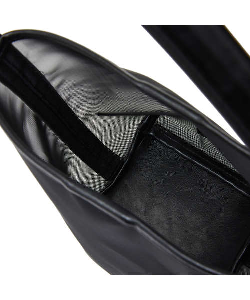 LAP（ラップ）の「MESH SHOULDER BAG AR7AB420（ショルダーバッグ・レディース・ブラック/シルバー・FREE）」の4枚目の写真