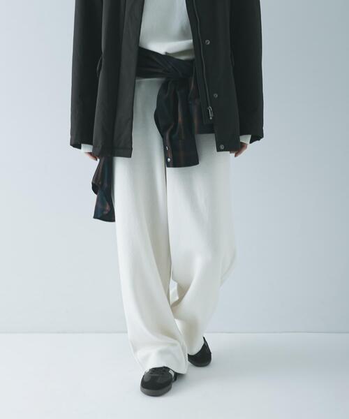 URBAN RESEARCH（アーバンリサーチ）の「コットンカシミヤルーズニットパンツ（その他パンツ・レディース・オフホワイト/ブラック・36/38）」の2枚目の写真