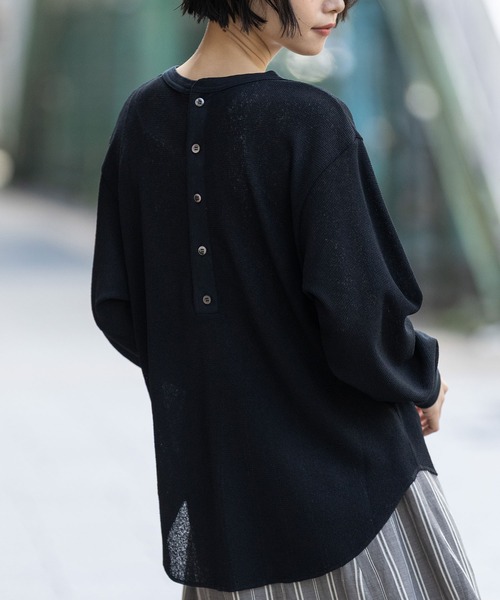 Munich(ミューニック)の「【速乾性】シアーワッフルバックヘンリーネックプルオーバー(Tシャツ/カットソー・レディース・ホワイト/ブラック/グレイッシュベージュ・FREE)」の1枚目の写真