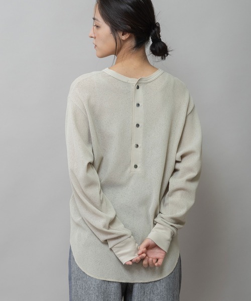 Munich(ミューニック)の「【速乾性】シアーワッフルバックヘンリーネックプルオーバー(Tシャツ/カットソー・レディース・ホワイト/ブラック/グレイッシュベージュ・FREE)」の5枚目の写真