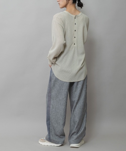 Munich(ミューニック)の「【速乾性】シアーワッフルバックヘンリーネックプルオーバー(Tシャツ/カットソー・レディース・ホワイト/ブラック/グレイッシュベージュ・FREE)」の6枚目の写真