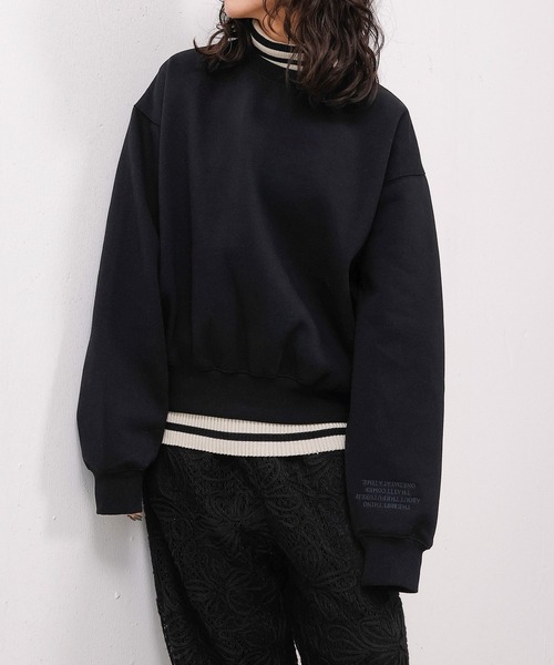 emesuelee(エメスーリー)の「ロゴポイント スウェット プルオーバー 裏起毛(スウェット・レディース・アイボリー/ブラック/チャコールグレー・フリー)」の2枚目の写真