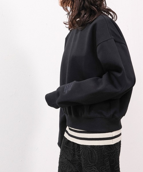 emesuelee(エメスーリー)の「ロゴポイント スウェット プルオーバー 裏起毛(スウェット・レディース・アイボリー/ブラック/チャコールグレー・フリー)」の12枚目の写真