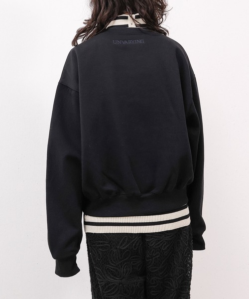 emesuelee(エメスーリー)の「ロゴポイント スウェット プルオーバー 裏起毛(スウェット・レディース・アイボリー/ブラック/チャコールグレー・フリー)」の13枚目の写真