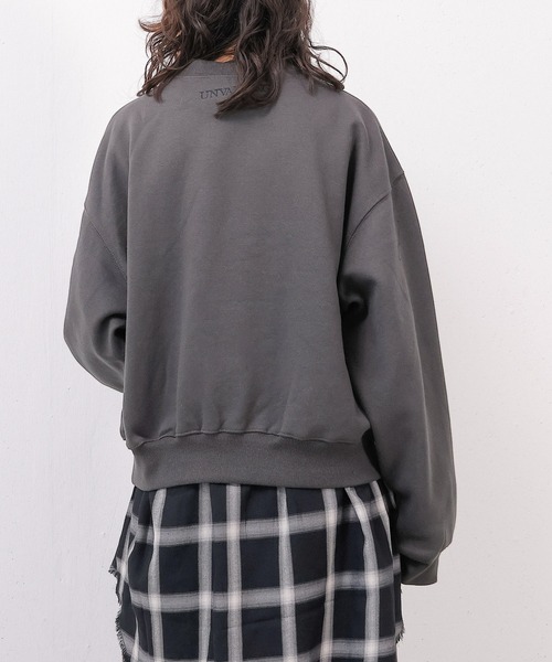 emesuelee(エメスーリー)の「ロゴポイント スウェット プルオーバー 裏起毛(スウェット・レディース・アイボリー/ブラック/チャコールグレー・フリー)」の19枚目の写真