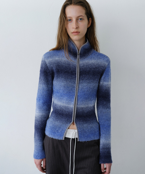 EN OR(エンオール)の「GRADATION ZIP-UP KNIT - BLUE(ニット/セーター・レディース・その他・FREE)」の2枚目の写真