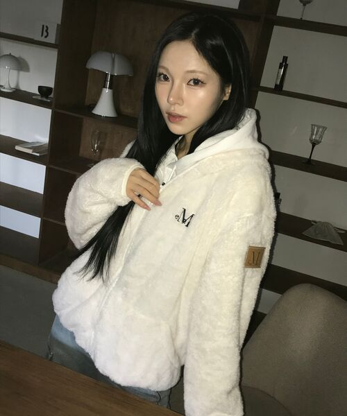 MUCENT（ムセント）の「ボリポグル羊毛フリースフードジップアップ男女共用（2カラー）（パーカー・レディース・アイボリー/ブラック・SMALL/MEDIUM/LARGE）」の13枚目の写真