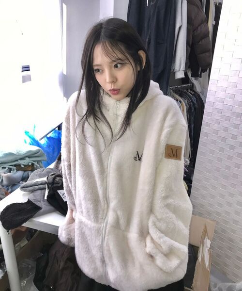 MUCENT（ムセント）の「ボリポグル羊毛フリースフードジップアップ男女共用（2カラー）（パーカー・レディース・アイボリー/ブラック・SMALL/MEDIUM/LARGE）」の14枚目の写真