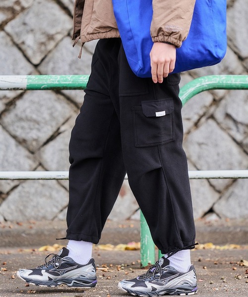 MAISON CLUB(メゾンクラブ)の「【MAISON CLUB】Basic Over Cargo FleecePants / ベーシックオーバーカーゴフリースパンツ KKP(カーゴパンツ・メンズ・ブラック/カーキ/チャコールグレー・L/M)」の4枚目の写真
