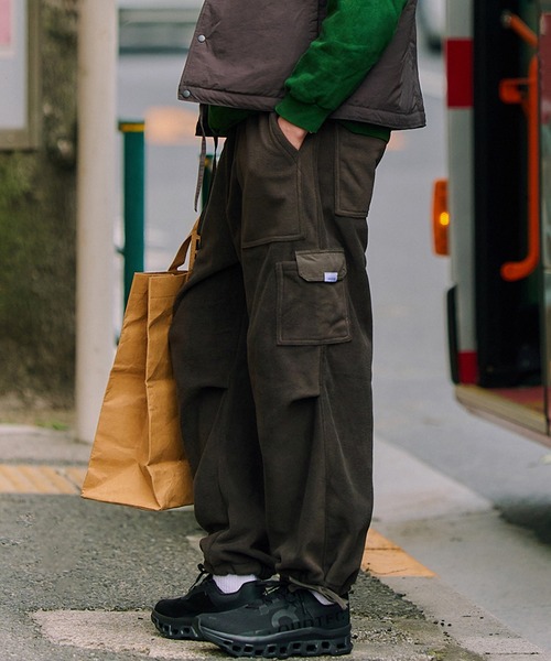 MAISON CLUB(メゾンクラブ)の「【MAISON CLUB】Basic Over Cargo FleecePants / ベーシックオーバーカーゴフリースパンツ KKP(カーゴパンツ・メンズ・ブラック/カーキ/チャコールグレー・L/M)」の11枚目の写真