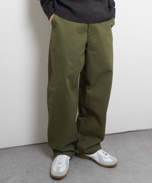HANES(ヘインズ)の「Hanes ノータックワイドフィットチノパンツ(チノパンツ・メンズ・ベージュ/ブラック/カーキ・MEDIUM/LARGE/X-LARGE/SMALL)」の3枚目の写真