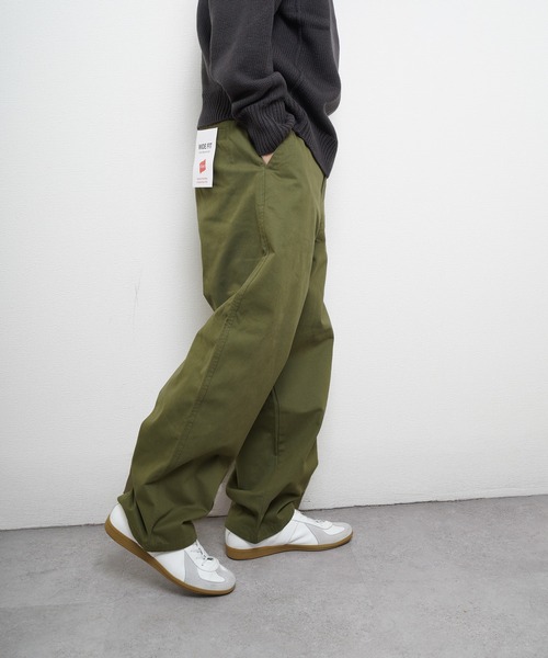 HANES(ヘインズ)の「Hanes ノータックワイドフィットチノパンツ(チノパンツ・メンズ・ベージュ/ブラック/カーキ・MEDIUM/LARGE/X-LARGE/SMALL)」の10枚目の写真
