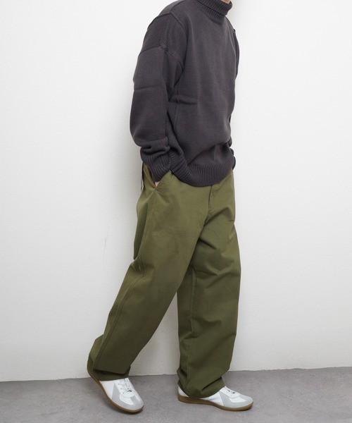 HANES(ヘインズ)の「Hanes ノータックワイドフィットチノパンツ(チノパンツ・メンズ・ベージュ/ブラック/カーキ・MEDIUM/LARGE/X-LARGE/SMALL)」の13枚目の写真