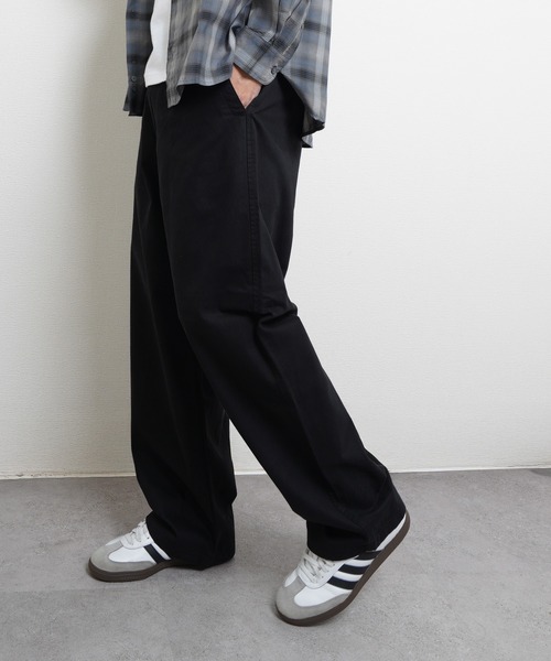 HANES(ヘインズ)の「Hanes ノータックワイドフィットチノパンツ(チノパンツ・メンズ・ベージュ/ブラック/カーキ・MEDIUM/LARGE/X-LARGE/SMALL)」の5枚目の写真