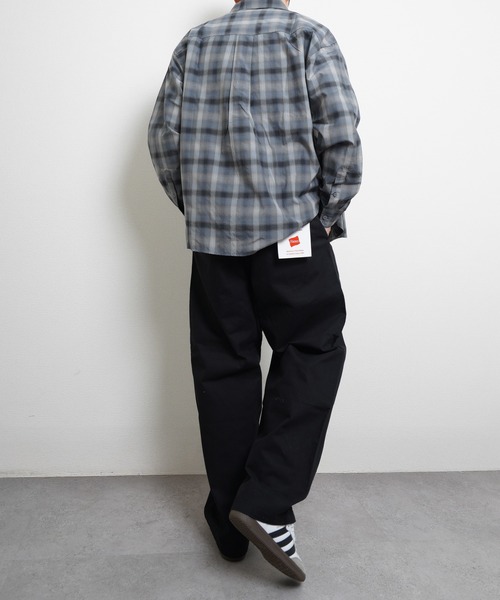 HANES(ヘインズ)の「Hanes ノータックワイドフィットチノパンツ(チノパンツ・メンズ・ベージュ/ブラック/カーキ・MEDIUM/LARGE/X-LARGE/SMALL)」の7枚目の写真