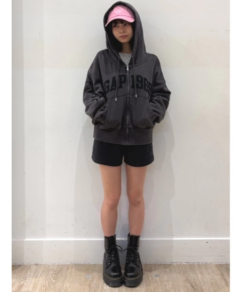 GAP(ギャップ)の「フレンチテリー オーバーサイズ GAP1969ロゴ ジップアップパーカー(パーカー・レディース・ピンク/ブラック/グレー/ブルー・XL/L/S/XS/XXS/M)」の22枚目の写真