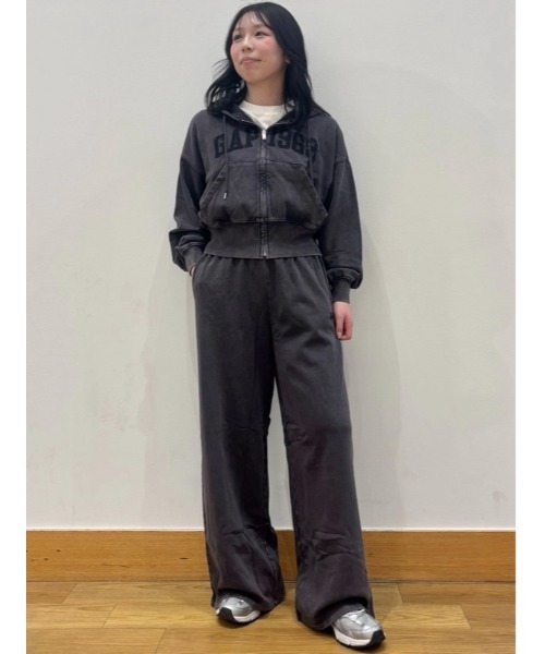 GAP(ギャップ)の「フレンチテリー オーバーサイズ GAP1969ロゴ ジップアップパーカー(パーカー・レディース・ピンク/ブラック/グレー/ブルー・XL/L/S/XS/XXS/M)」の11枚目の写真