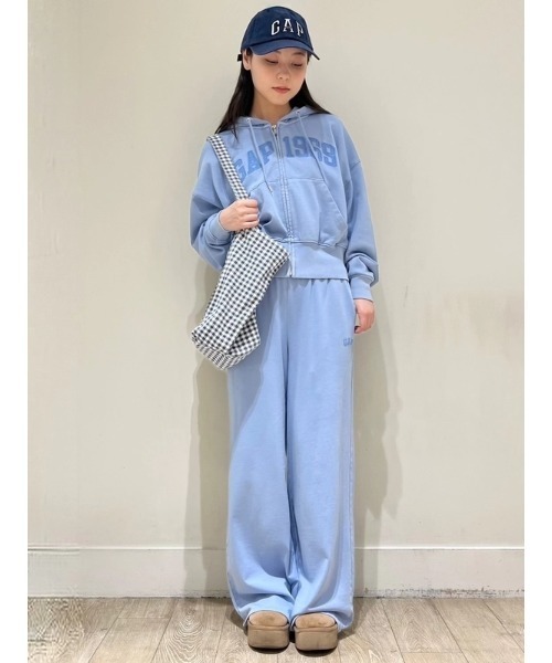 GAP(ギャップ)の「フレンチテリー オーバーサイズ GAP1969ロゴ ジップアップパーカー(パーカー・レディース・ピンク/ブラック/グレー/ブルー・XL/L/S/XS/XXS/M)」の15枚目の写真