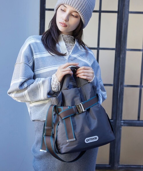 OUTDOOR PRODUCTS（アウトドアプロダクツ）の「【OUTDOOR PRODUCTS】VIS別注2WAYベルト付きパデッドトートバッグ（トートバッグ・レディース・キナリ/チャコールグレー/ブラック・FREE）」の8枚目の写真