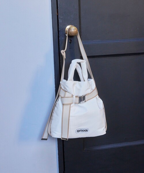 OUTDOOR PRODUCTS（アウトドアプロダクツ）の「【OUTDOOR PRODUCTS】VIS別注2WAYベルト付きパデッドトートバッグ（トートバッグ・レディース・キナリ/チャコールグレー/ブラック・FREE）」の12枚目の写真