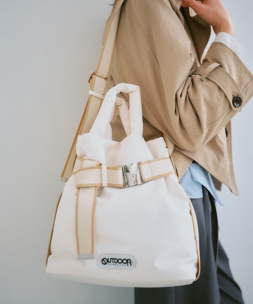 OUTDOOR PRODUCTS（アウトドアプロダクツ）の「【OUTDOOR PRODUCTS】VIS別注2WAYベルト付きパデッドトートバッグ（トートバッグ・レディース・キナリ/チャコールグレー/ブラック・FREE）」の2枚目の写真