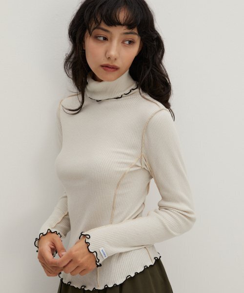 RAVEROUS(レイバーロス)の「コントラストインターロックタートルネックTシャツベージュ(Tシャツ/カットソー・レディース・その他・1)」の4枚目の写真