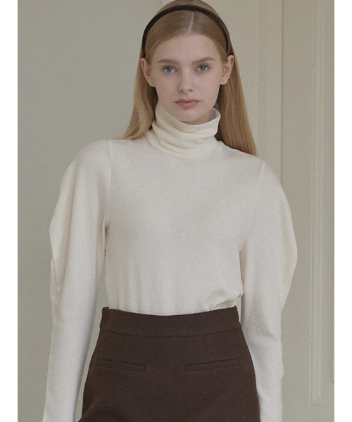 NONLOCAL(ノンローカル)の「Wool Tencel Volume Sleeve Turtleneck - Cream(Tシャツ/カットソー・レディース・その他・FREE)」の2枚目の写真