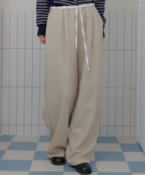 UNE MANSION（ユヌマンション）の「【2026SS新作アイテム】バイカラーウエストレースストリングゴムレイヤードワイドスラックス（スラックス・レディース・チャコール/ベージュ/ブラック・FREE）」の3枚目の写真