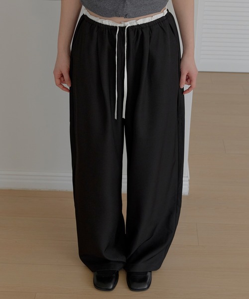 UNE MANSION（ユヌマンション）の「【2026SS新作アイテム】バイカラーウエストレースストリングゴムレイヤードワイドスラックス（スラックス・レディース・チャコール/ベージュ/ブラック・FREE）」の2枚目の写真