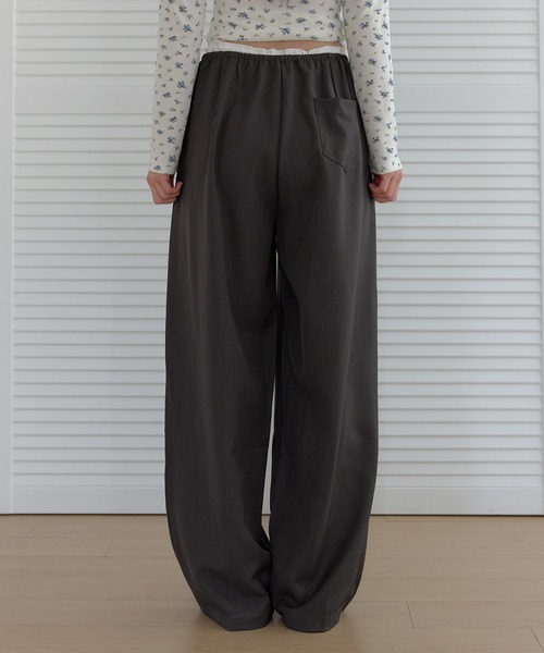 UNE MANSION（ユヌマンション）の「【2026SS新作アイテム】バイカラーウエストレースストリングゴムレイヤードワイドスラックス（スラックス・レディース・チャコール/ベージュ/ブラック・FREE）」の6枚目の写真