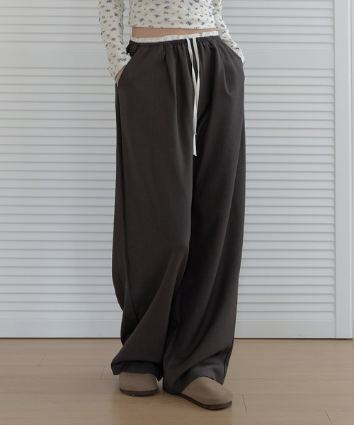 UNE MANSION（ユヌマンション）の「【2026SS新作アイテム】バイカラーウエストレースストリングゴムレイヤードワイドスラックス（スラックス・レディース・チャコール/ベージュ/ブラック・FREE）」の9枚目の写真