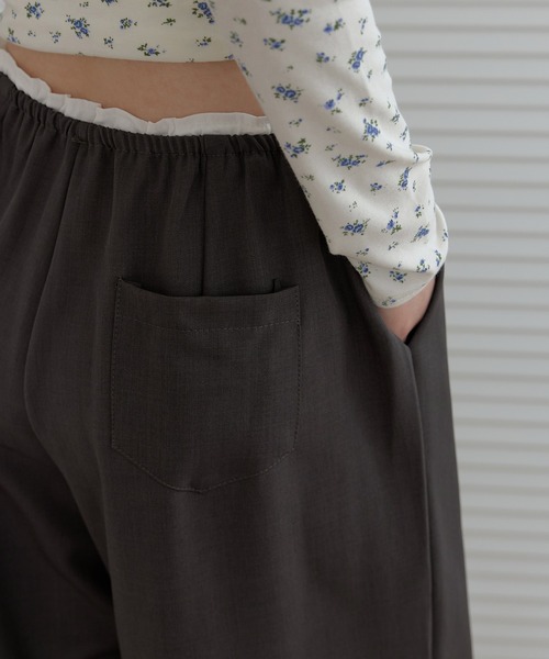 UNE MANSION（ユヌマンション）の「【2026SS新作アイテム】バイカラーウエストレースストリングゴムレイヤードワイドスラックス（スラックス・レディース・チャコール/ベージュ/ブラック・FREE）」の10枚目の写真