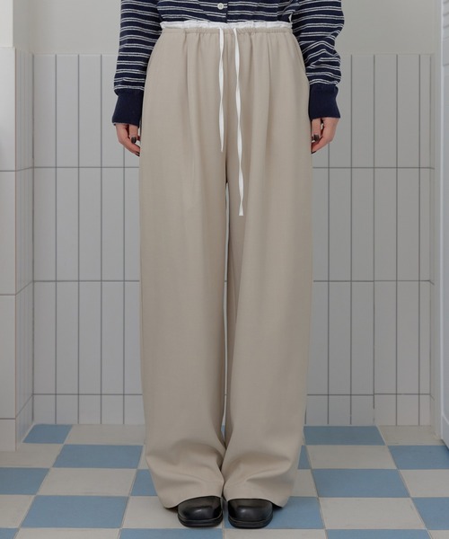 UNE MANSION（ユヌマンション）の「【2026SS新作アイテム】バイカラーウエストレースストリングゴムレイヤードワイドスラックス（スラックス・レディース・チャコール/ベージュ/ブラック・FREE）」の14枚目の写真