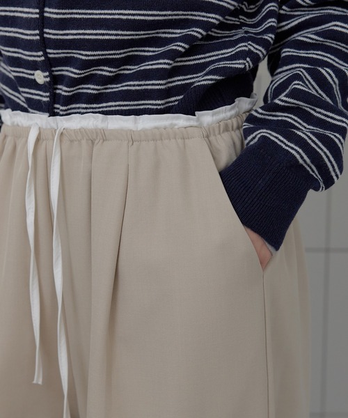 UNE MANSION（ユヌマンション）の「【2026SS新作アイテム】バイカラーウエストレースストリングゴムレイヤードワイドスラックス（スラックス・レディース・チャコール/ベージュ/ブラック・FREE）」の19枚目の写真