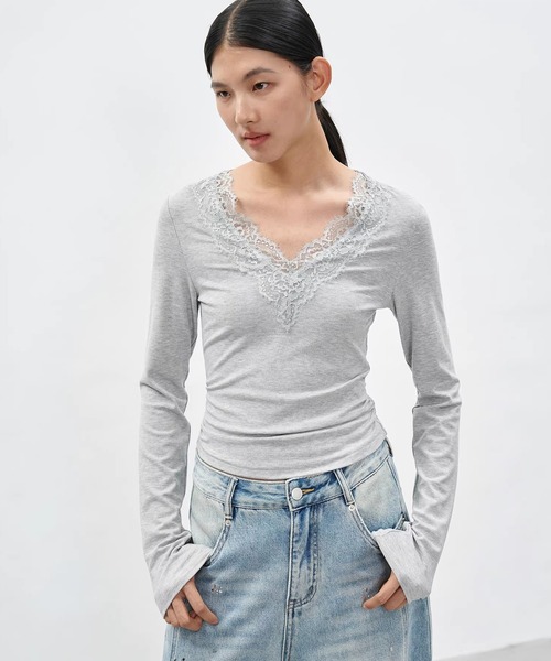 EIGHTHMONTH(エイスマンス)の「レースVネックロングスリーブトップス EM26s021【EIGHTHMONTH】(Tシャツ/カットソー・レディース・ブラック/グレー・S/M)」の1枚目の写真