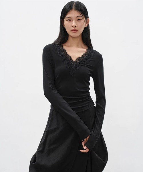 EIGHTHMONTH(エイスマンス)の「レースVネックロングスリーブトップス EM26s021【EIGHTHMONTH】(Tシャツ/カットソー・レディース・ブラック/グレー・S/M)」の2枚目の写真
