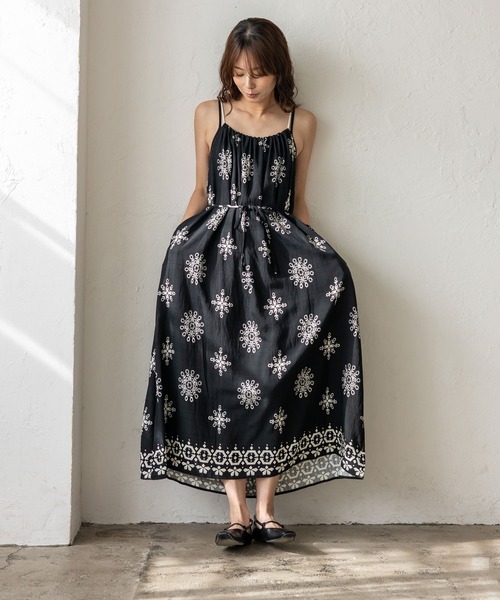 VitaFelice（ヴィータフェリーチェ）の「オリエンタル柄ロングワンピース キャミワンピース リゾート 春服（ワンピース・レディース・ブラック/アイボリー・FREE）」の6枚目の写真