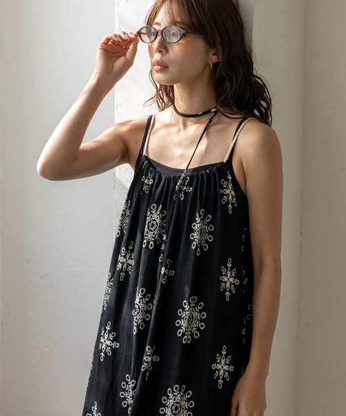 VitaFelice（ヴィータフェリーチェ）の「オリエンタル柄ロングワンピース キャミワンピース リゾート 春服（ワンピース・レディース・ブラック/アイボリー・FREE）」の7枚目の写真