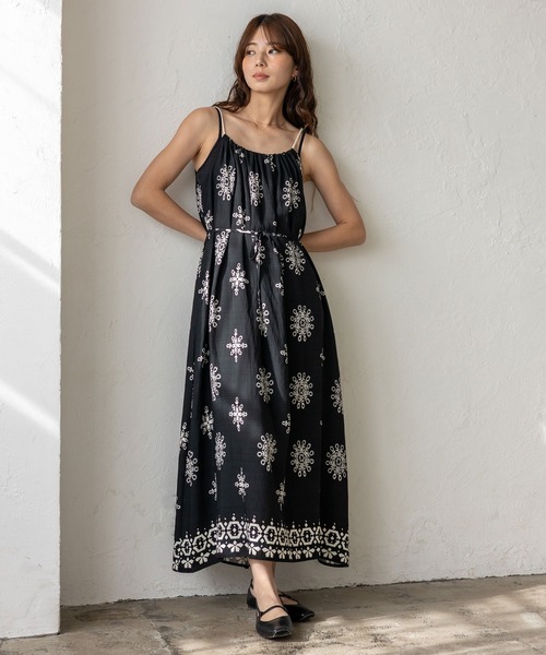 VitaFelice（ヴィータフェリーチェ）の「オリエンタル柄ロングワンピース キャミワンピース リゾート 春服（ワンピース・レディース・ブラック/アイボリー・FREE）」の11枚目の写真