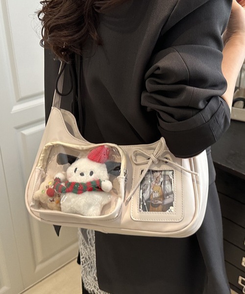 LAC-VERT(ラック・ヴェール)の「【推し活】クリアポケット付きショルダーバッグ(ショルダーバッグ・レディース・レッド/ホワイト/ブラック・FREE)」の4枚目の写真