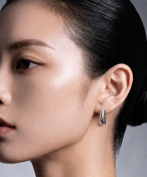 Lyvi(ライビィ)の「Layered Form Hoops Pierce / 金属アレルギー対応(ピアス(両耳用)・レディース・シルバー/ゴールド・FREE)」の5枚目の写真