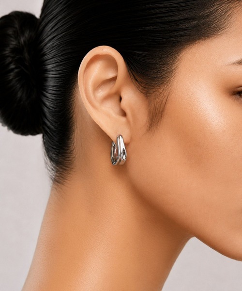 Lyvi(ライビィ)の「Layered Form Hoops Pierce / 金属アレルギー対応(ピアス(両耳用)・レディース・シルバー/ゴールド・FREE)」の9枚目の写真