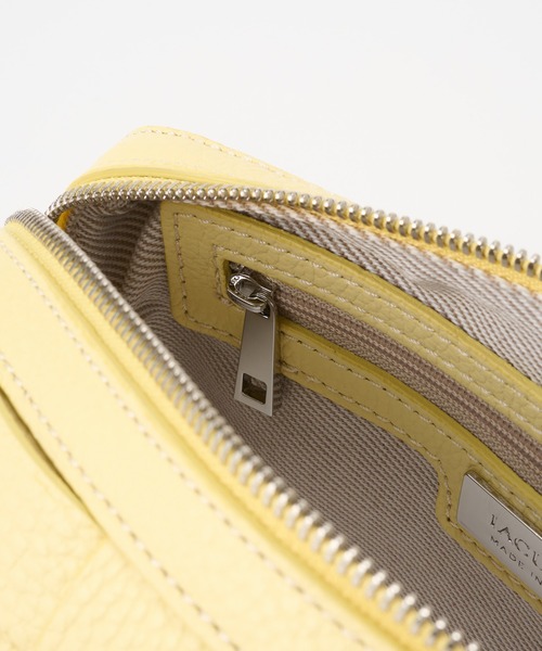 IACUCCI（イアクッチ）の「【予約】ベルタ XS CERVO（ショルダーバッグ・レディース・キャメル/ホワイト/ブラック/イエロー・FREE）」の14枚目の写真