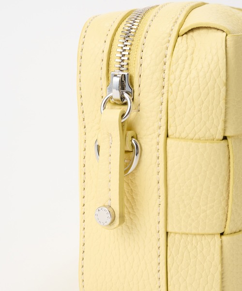 IACUCCI（イアクッチ）の「【予約】ベルタ XS CERVO（ショルダーバッグ・レディース・キャメル/ホワイト/ブラック/イエロー・FREE）」の15枚目の写真