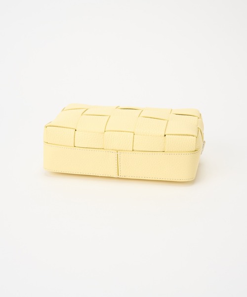 IACUCCI（イアクッチ）の「【予約】ベルタ XS CERVO（ショルダーバッグ・レディース・キャメル/ホワイト/ブラック/イエロー・FREE）」の17枚目の写真